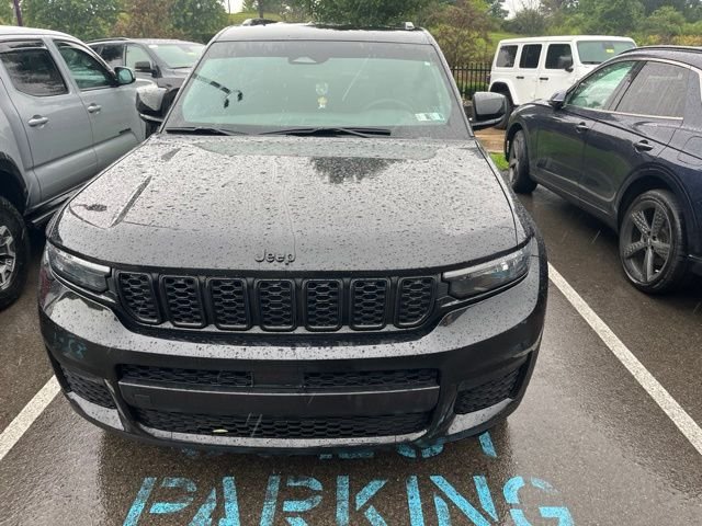 Used 2024 Black Jeep Altitude image 2
