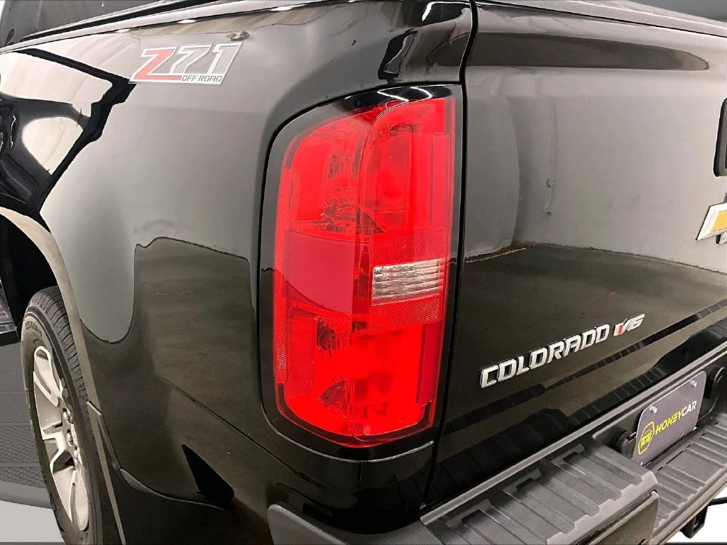 Used 2020 Black Chevrolet Z71 image 24