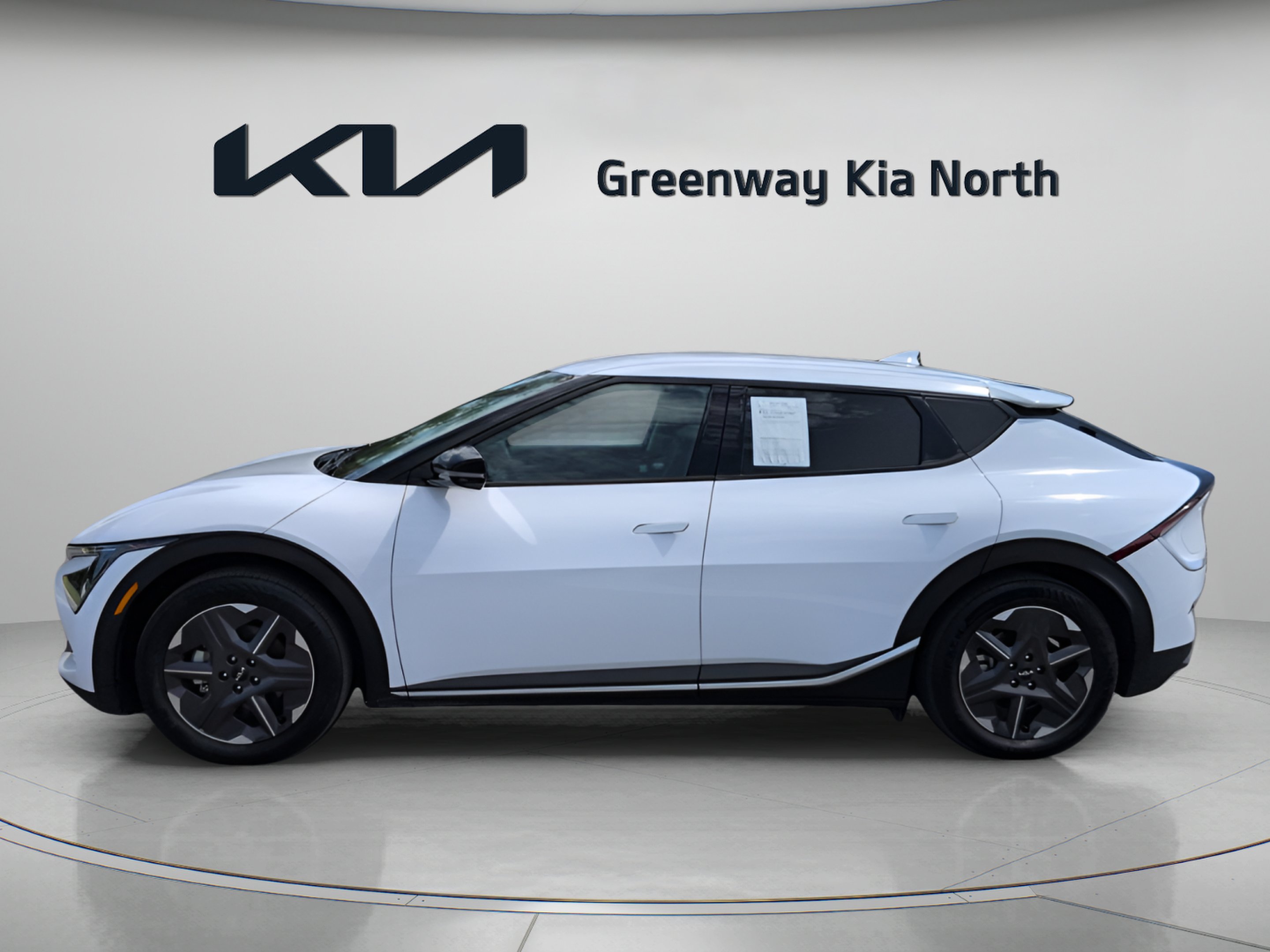 Certified Used 2025 Glacier White Pearl Kia Light image 5