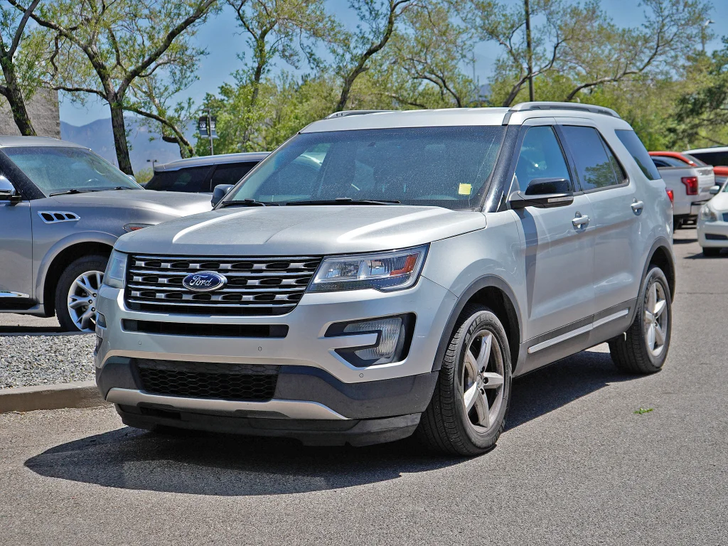 Used 2016 Ingot Silver Metallic Ford XLT image 1