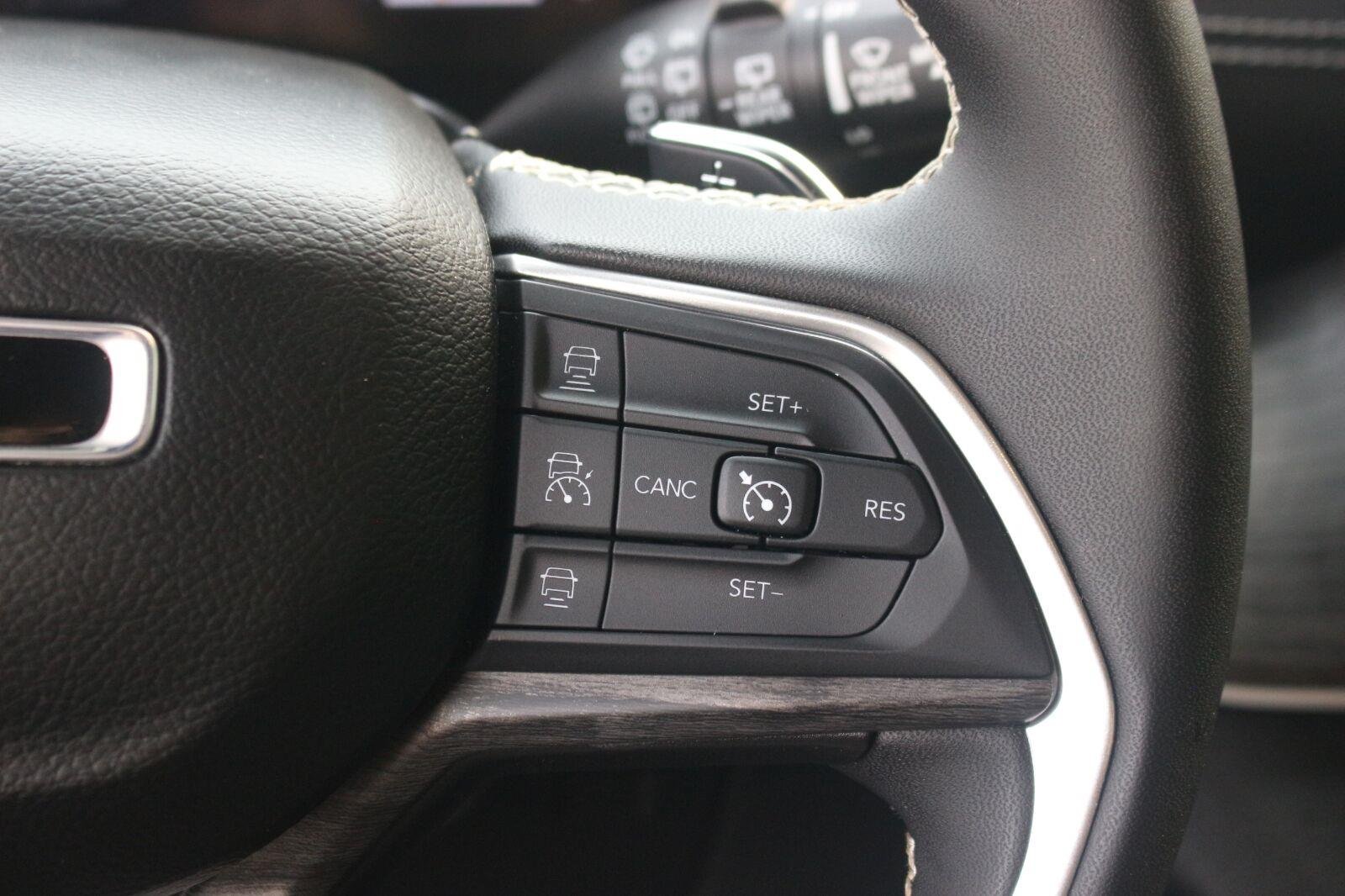 Used 2024 White Jeep Limited image 22