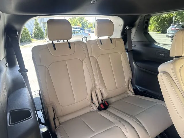 Used 2023 White Jeep Limited image 12