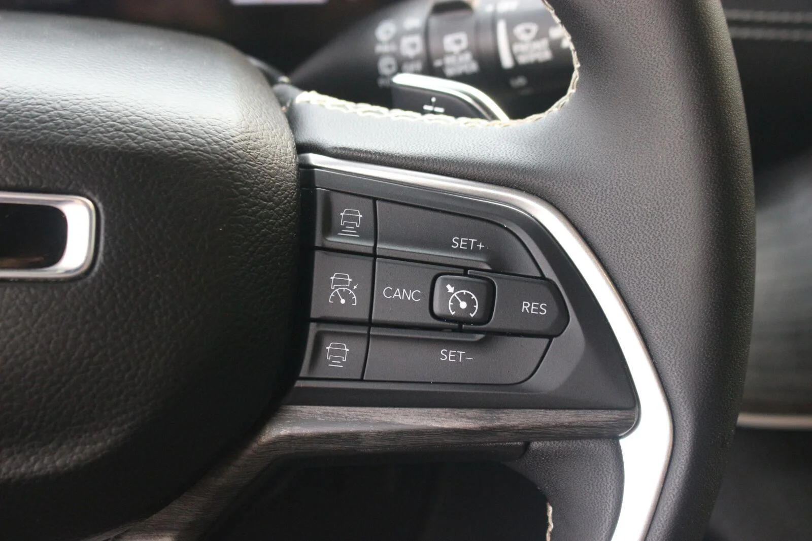 Used 2024 White Jeep Limited image 22
