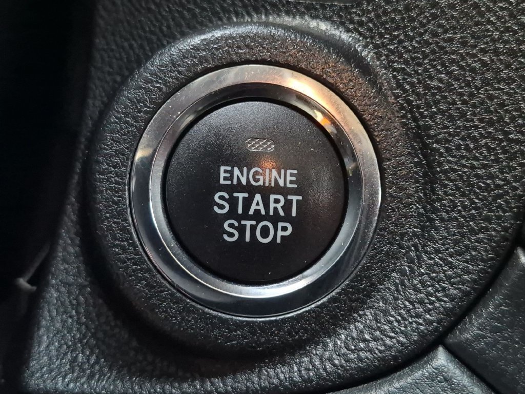 Used 2021 Silver Subaru 2.5i Sport image 17