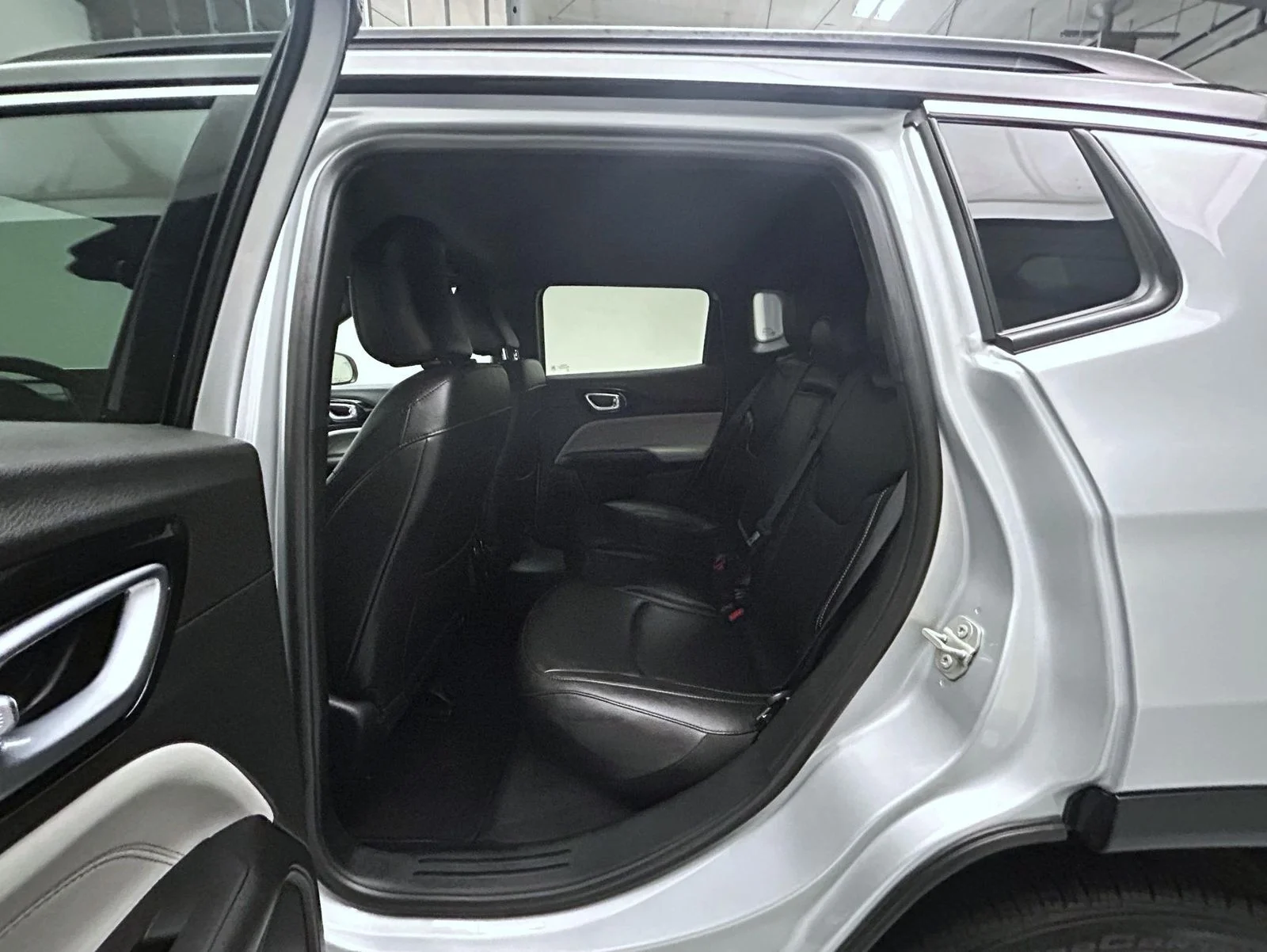 Used 2025 Silver Jeep Limited image 19