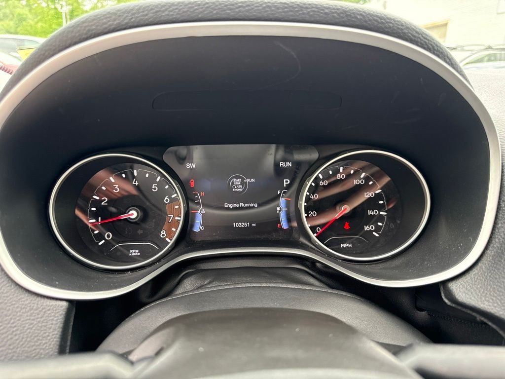Used 2018 Gray Jeep Latitude image 28
