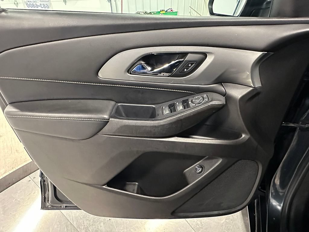 Used 2021 GRAPHITE METALLIC Chevrolet LT Leather image 22