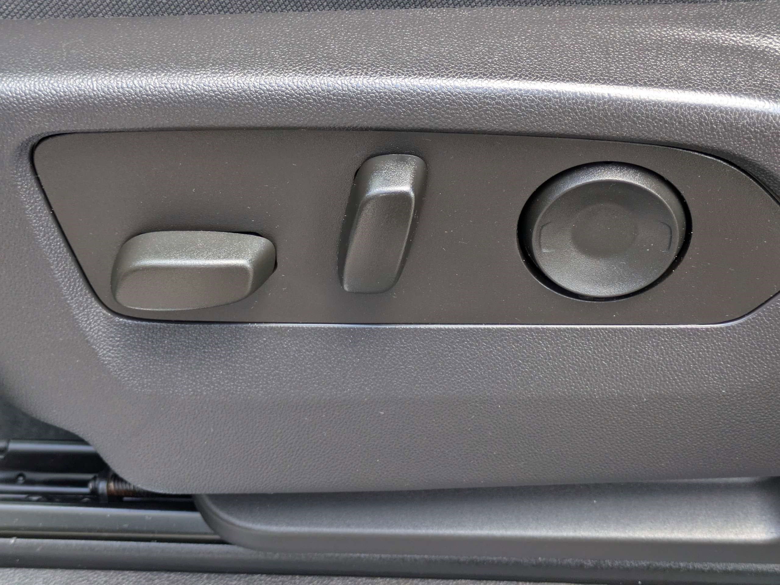 Used 2023 Summit White GMC Elevation image 18