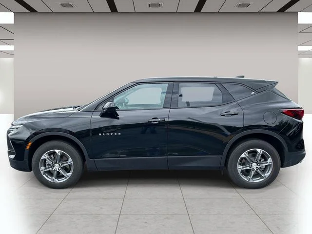 Used 2025 Black Chevrolet LT image 7