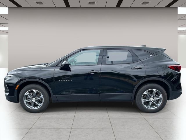 Used 2025 Black Chevrolet LT image 7