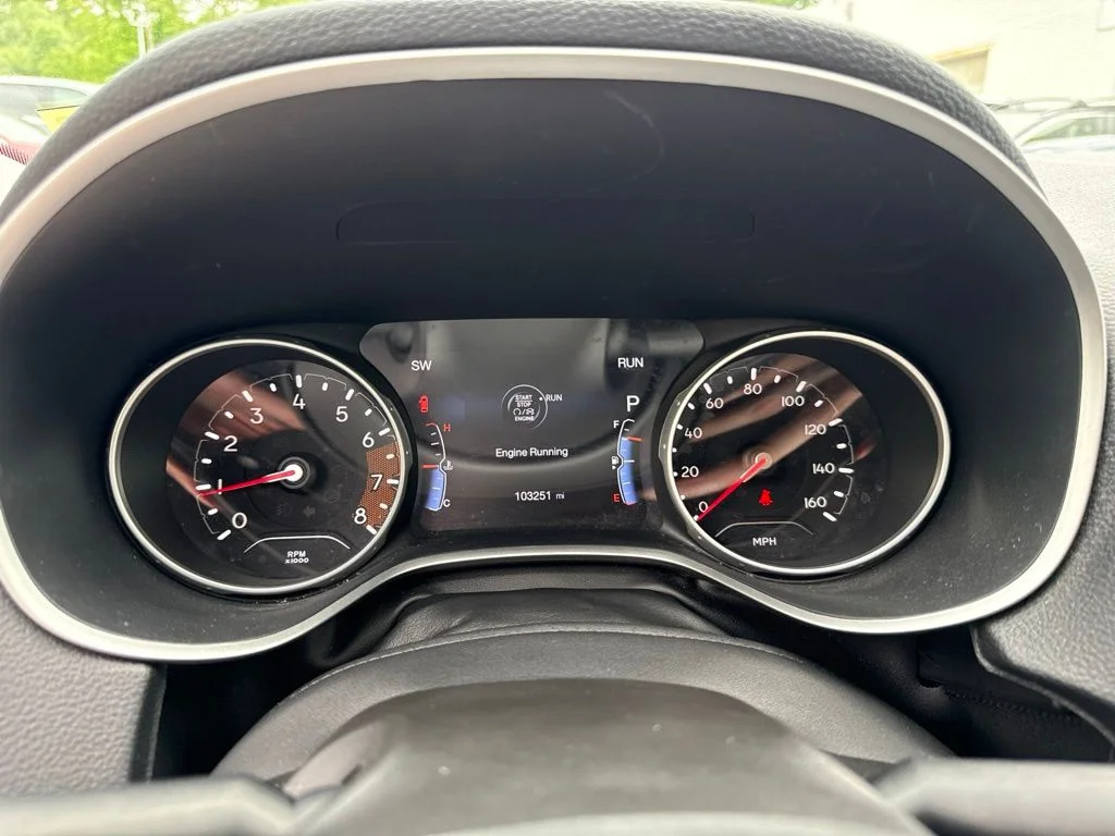 Used 2018 Gray Jeep Latitude image 28
