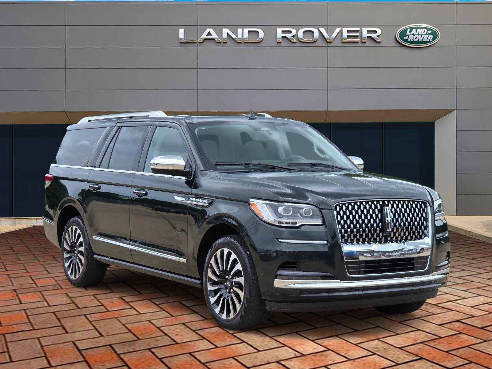Used 2023 Manhattan Green Metallic Premium Colorant Lincoln Black Label image 3