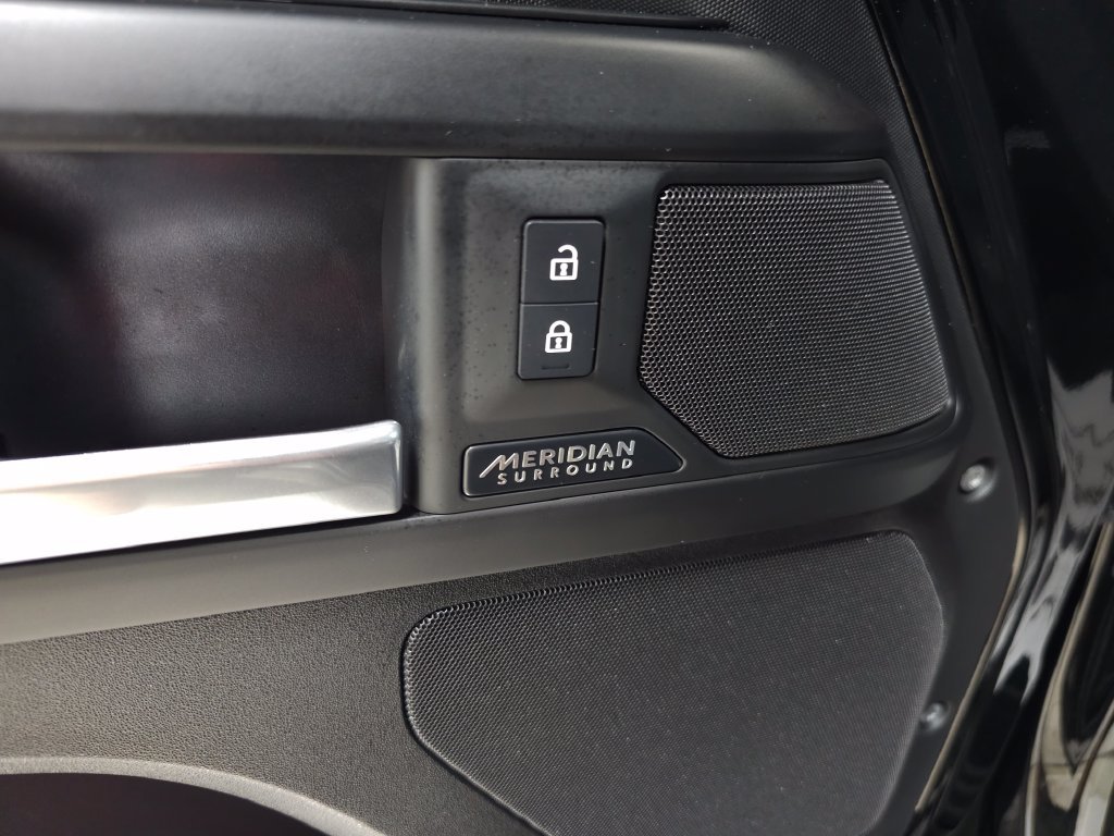 Certified Used 2025 Black Land Rover X-Dynamic SE image 15