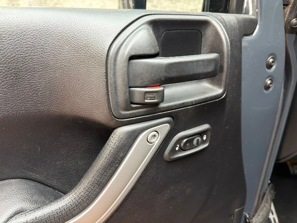Used 2016 Rhino Clearcoat Jeep Unlimited Rubicon image 23