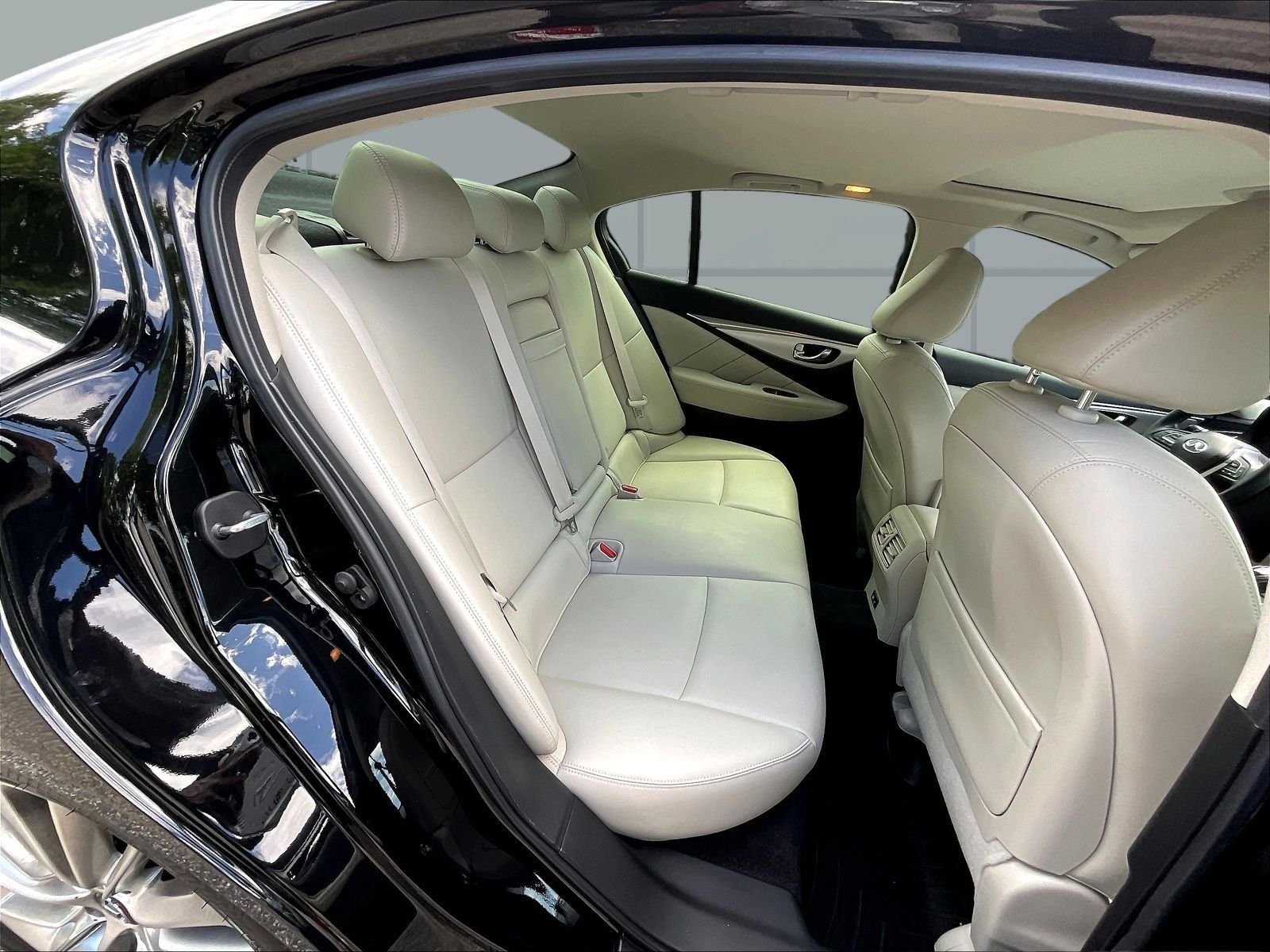 Used 2021 Black INFINITI 3.0t LUXE image 27