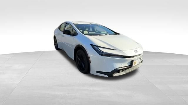 2026 Toyota Prius LE - Photo 10