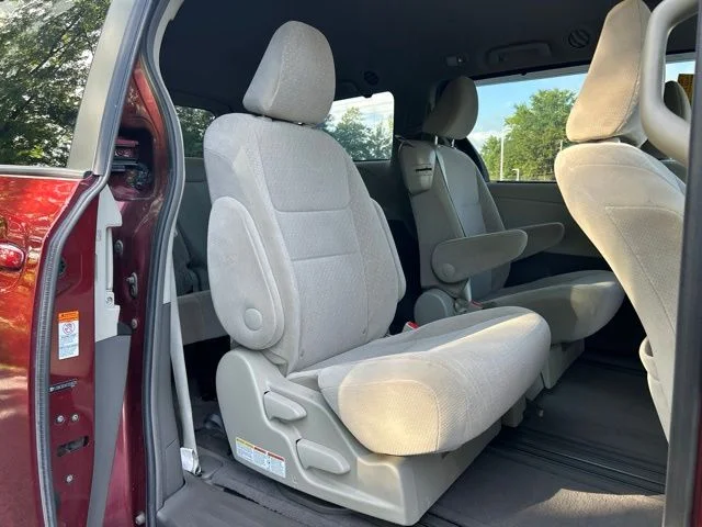 Used 2015 Red Toyota LE image 44