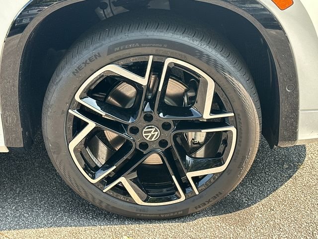 New 2026 White Volkswagen SEL R-Line Turbo image 12