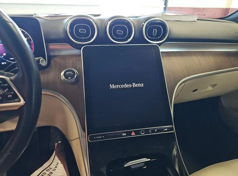 Used 2022  mercedes-benz truck  image 6