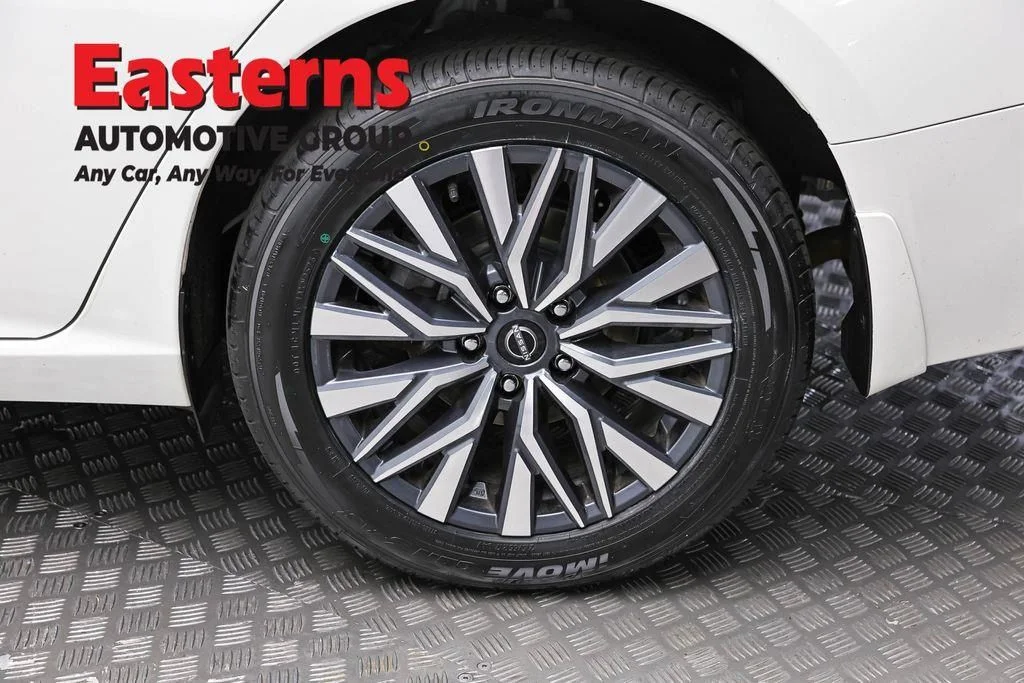 Used 2023 White Nissan 2.5 SV image 10