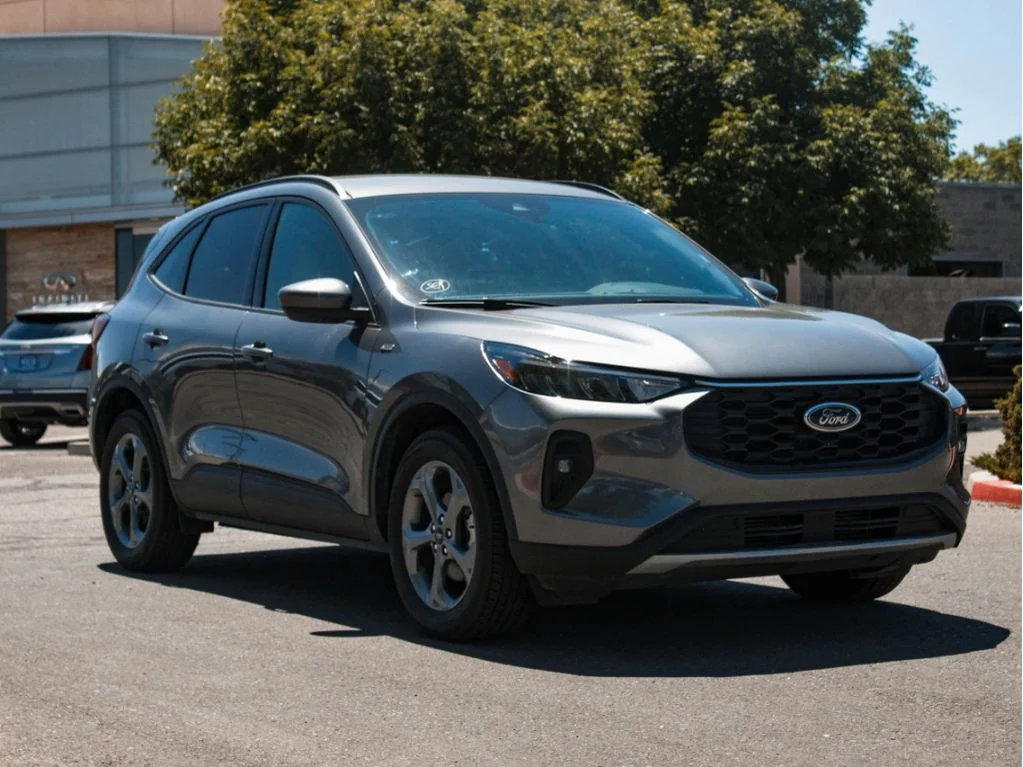 Used 2025 Gray Ford ST-Line Select image 3