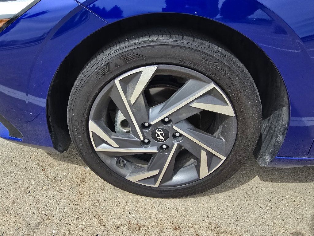 Used 2025 Intense Blue Hyundai SEL Sport image 9