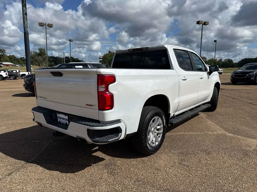 Used 2019 Beige Chevrolet RST image 7