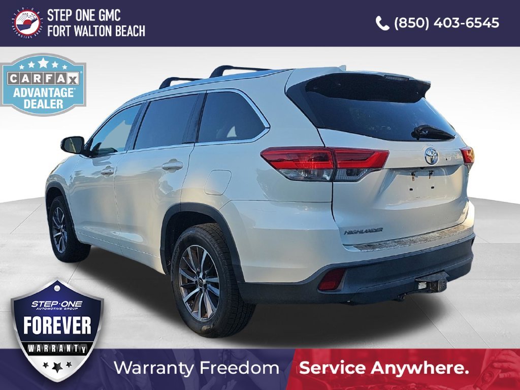 Used 2017 White Toyota XLE image 7