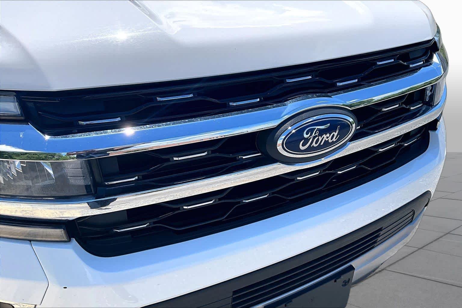 Certified Used 2023 Oxford White Ford Limited image 42