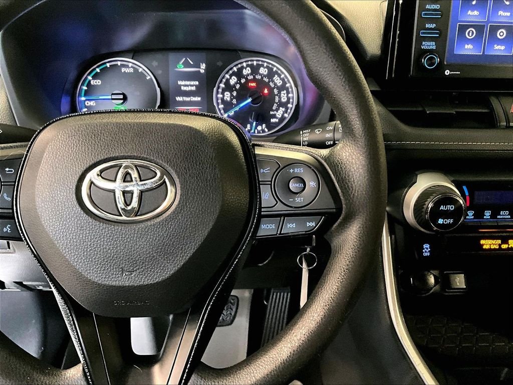 Used 2020 White Toyota LE image 24