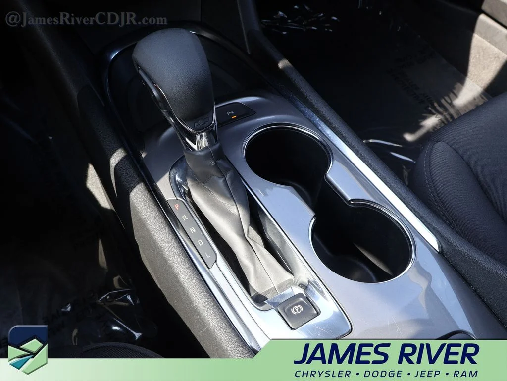 Used 2024 White Chevrolet LT image 37