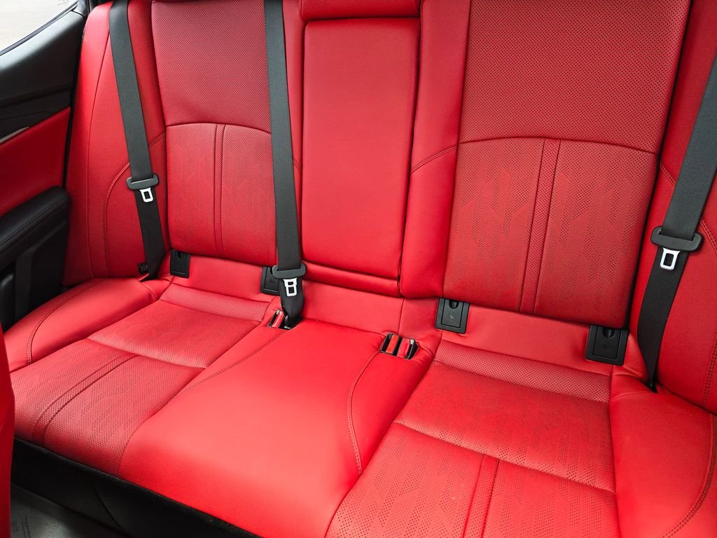 Used 2025  Toyota  image 18