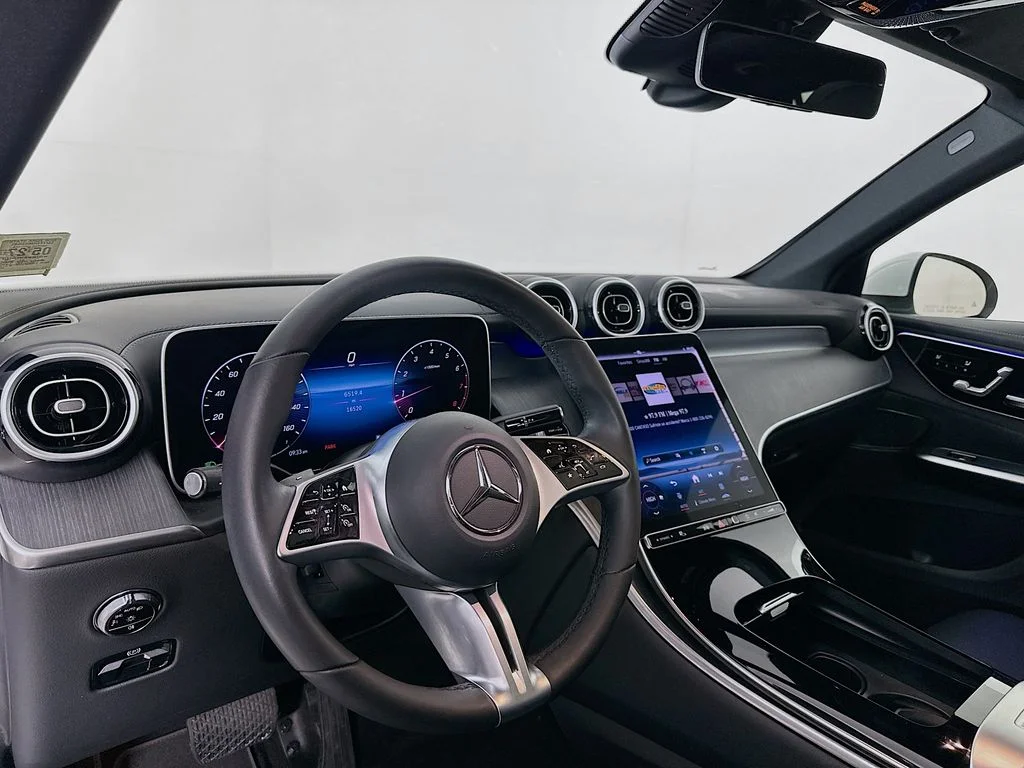 Used 2023 White Mercedes-Benz GLC 300 image 8