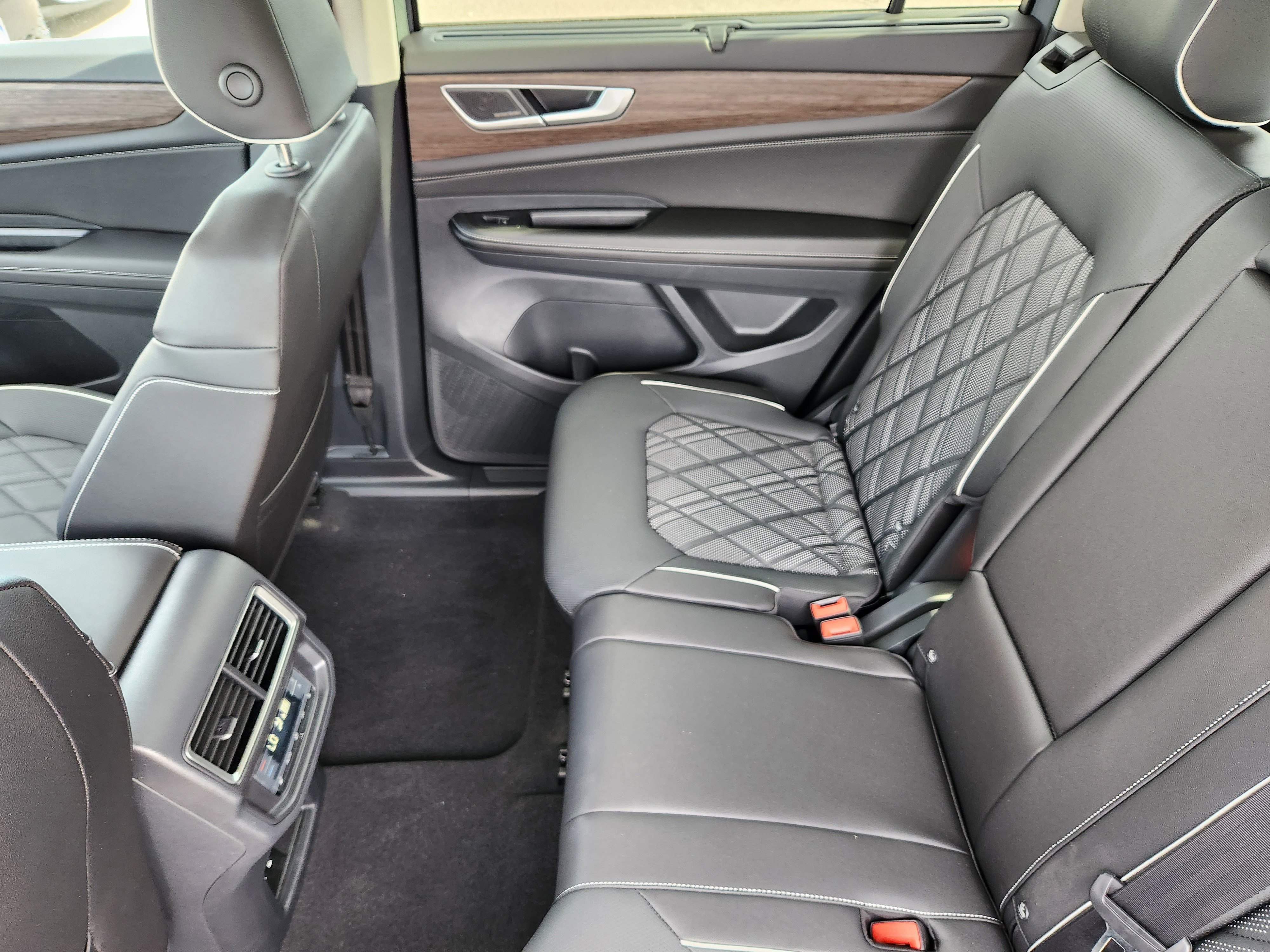 2026 Volkswagen Atlas SEL Premium R-Line - Photo 12