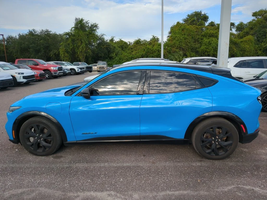 Used 2023 Blue Ford Premium image 3