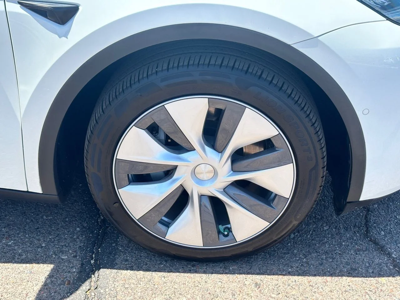 2022 Tesla Model Y Long Range - Photo 8