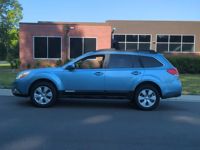 Used 2010 Blue Subaru 2.5i Premium image 10