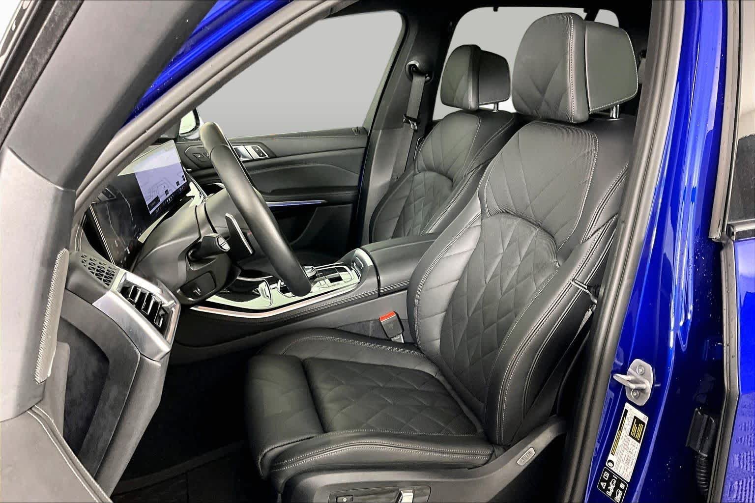 Used 2025 Marina Bay Blue Metallic BMW M60i image 8