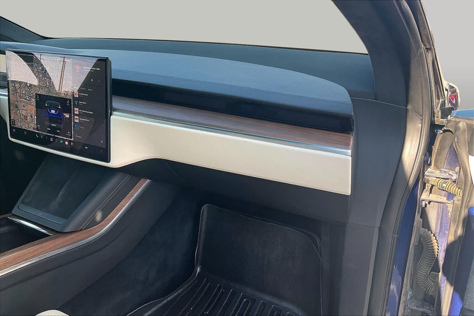 2022 Tesla Model X Long Range - Photo 16