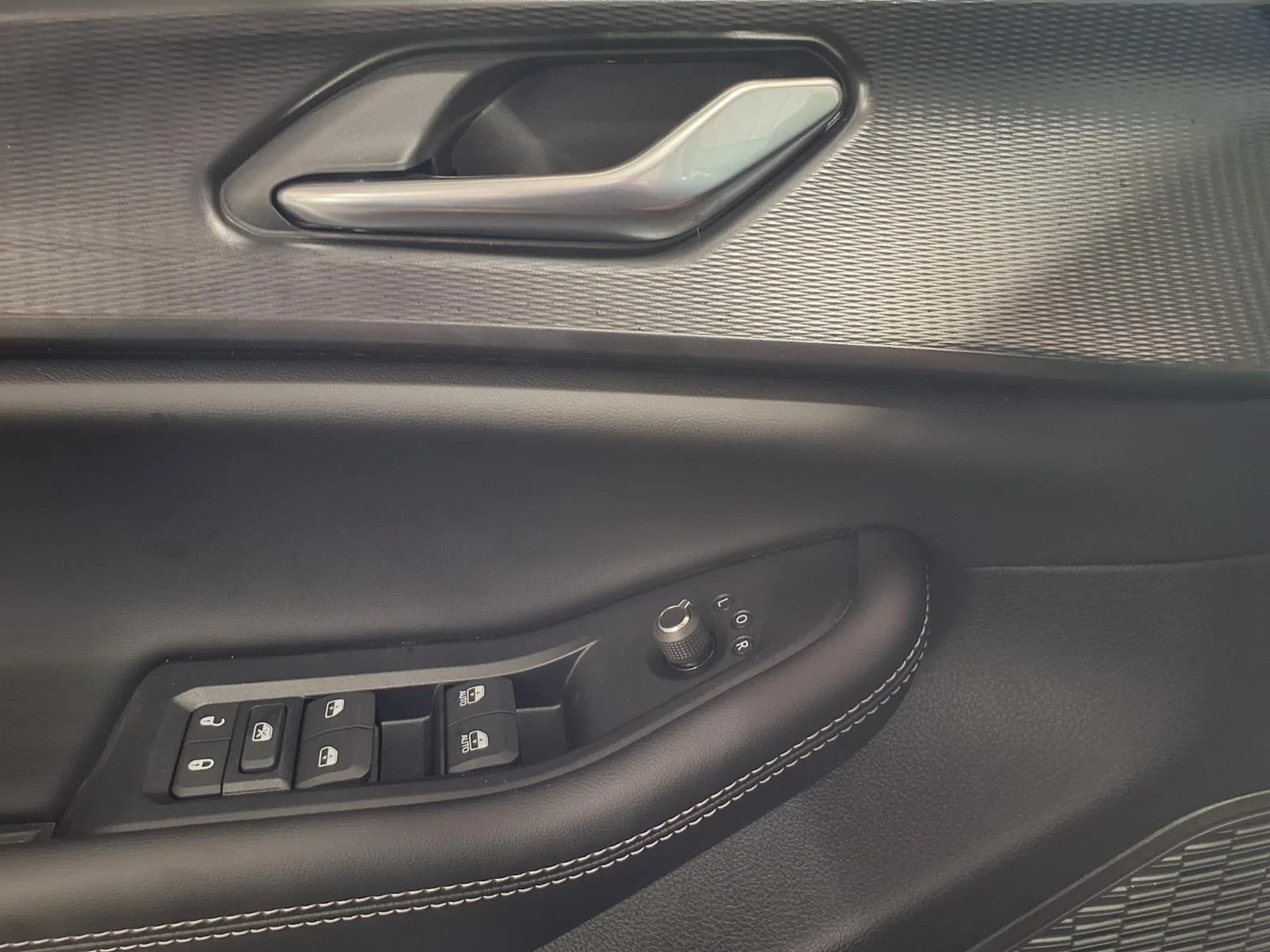 New 2026 Baltic Gray Metallic Clearcoat Jeep Laredo X image 9