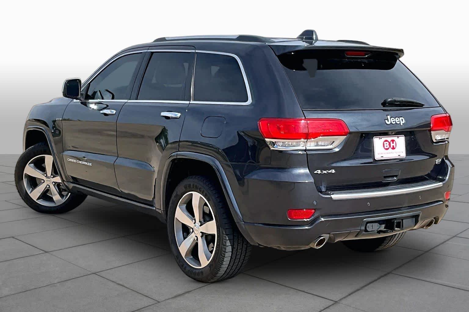 Used 2014 Maximum Steel Metallic Clearcoat Jeep Overland image 12