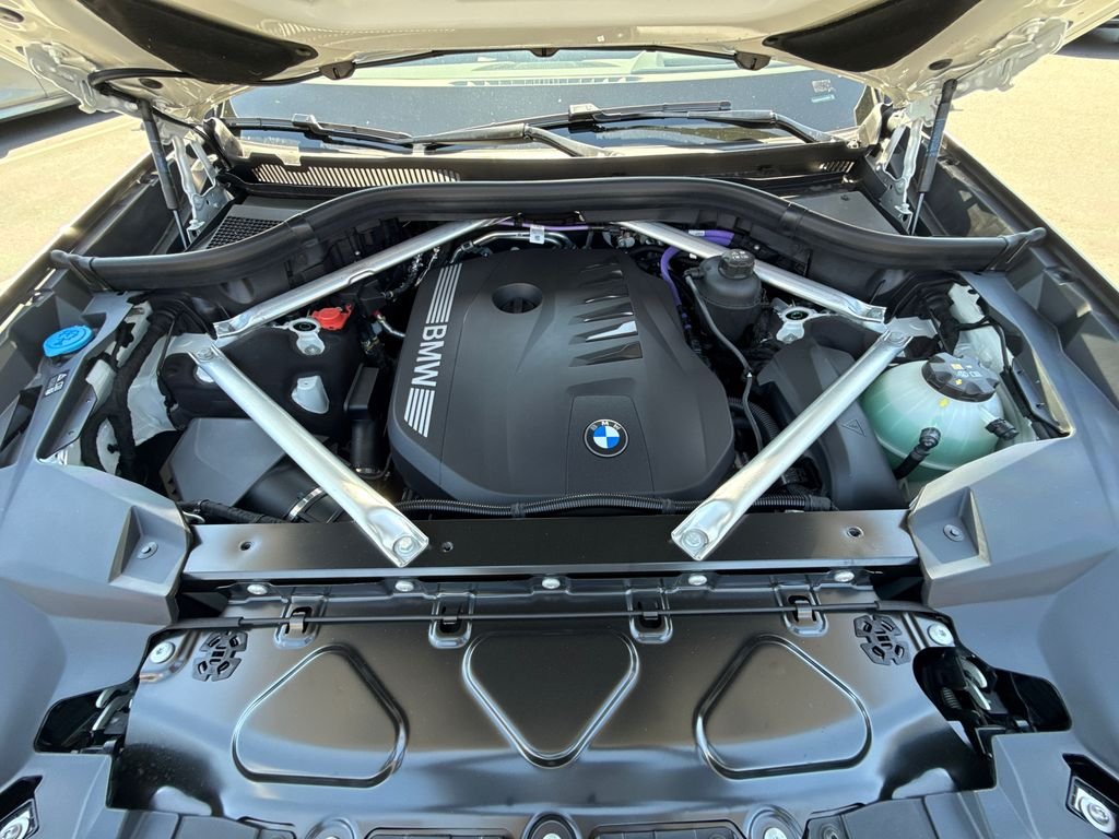 New 2026 Alpine White BMW xDrive40i image 8