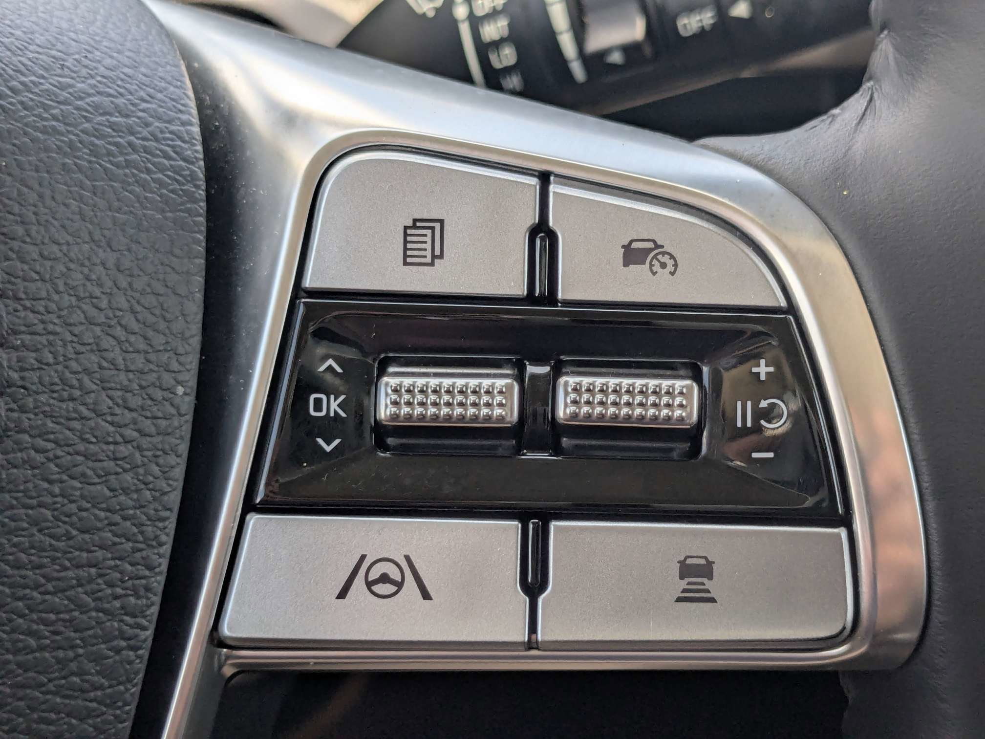 Used 2024 Glacial White Pearl Kia S image 35