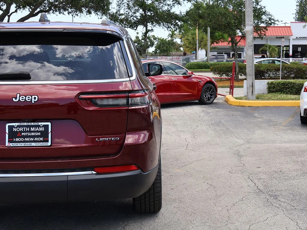 Used 2022 Red Jeep Limited image 19