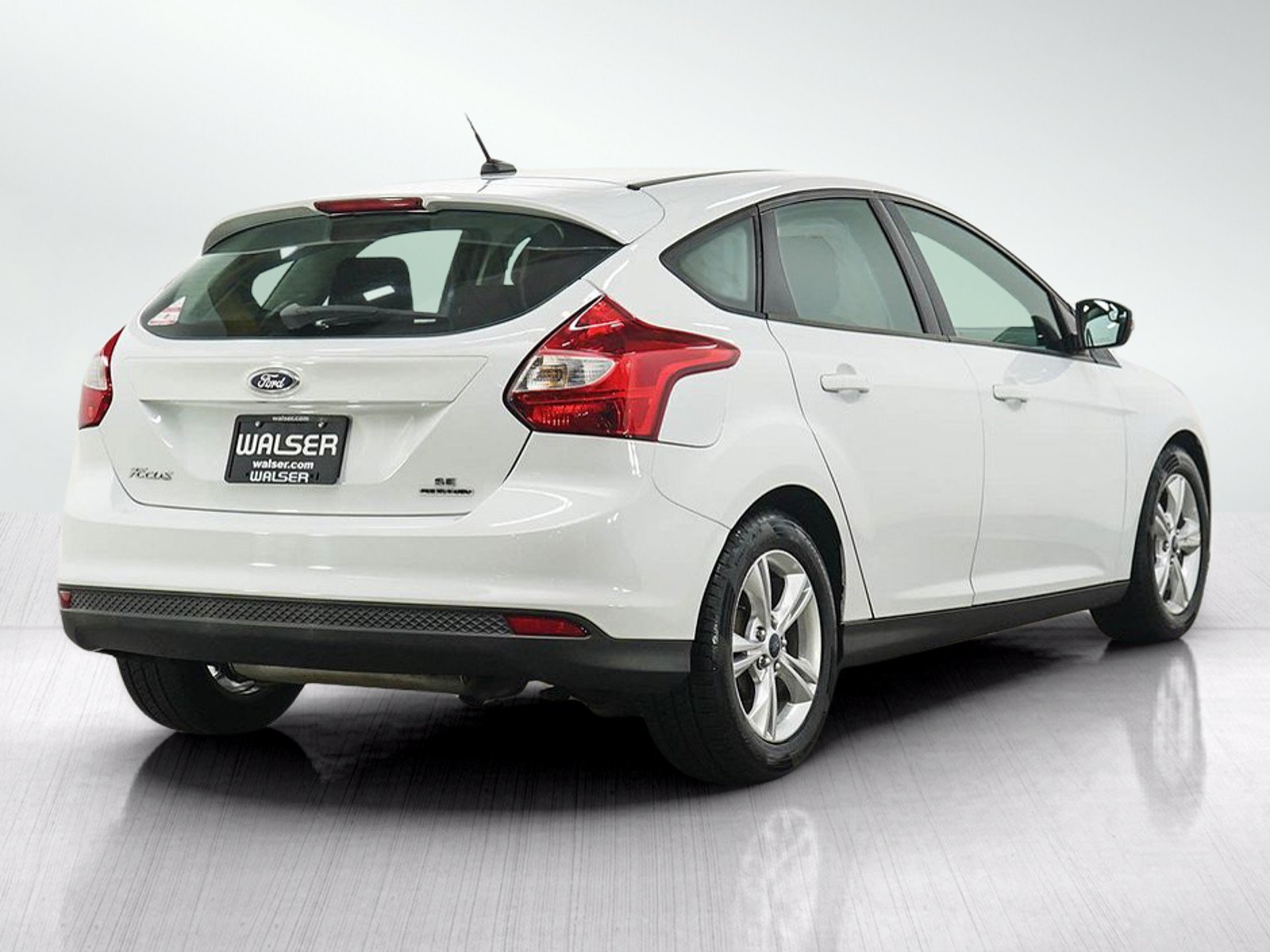 Used 2014 Oxford White Ford 5dr HB SE image 5