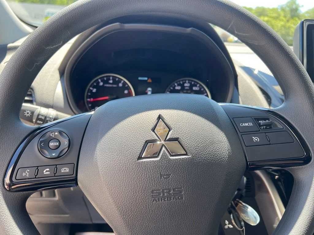 New 2026 Red Mitsubishi ES image 18