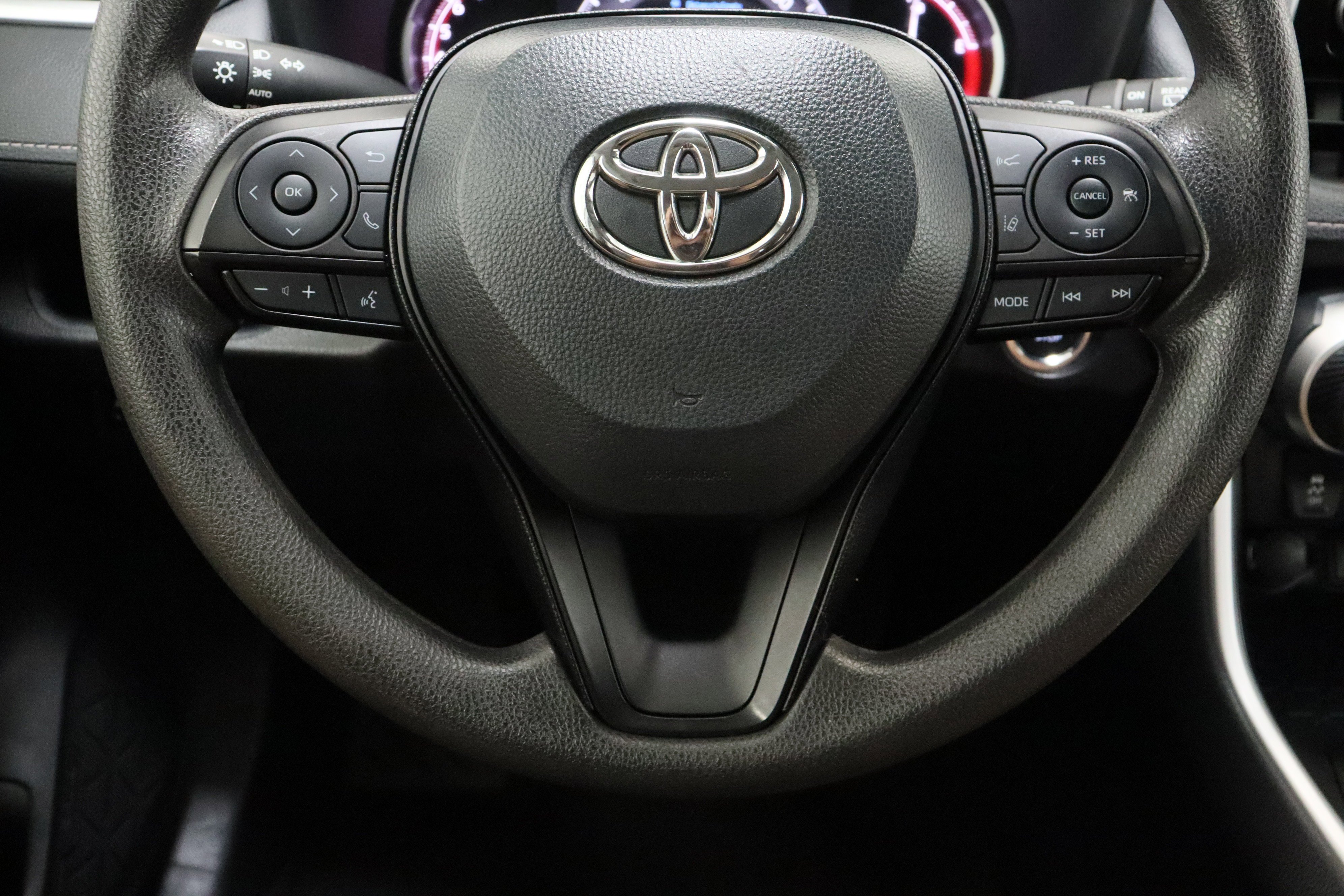 Used 2025 Silver Sky Metallic Toyota XLE 2.5L image 24