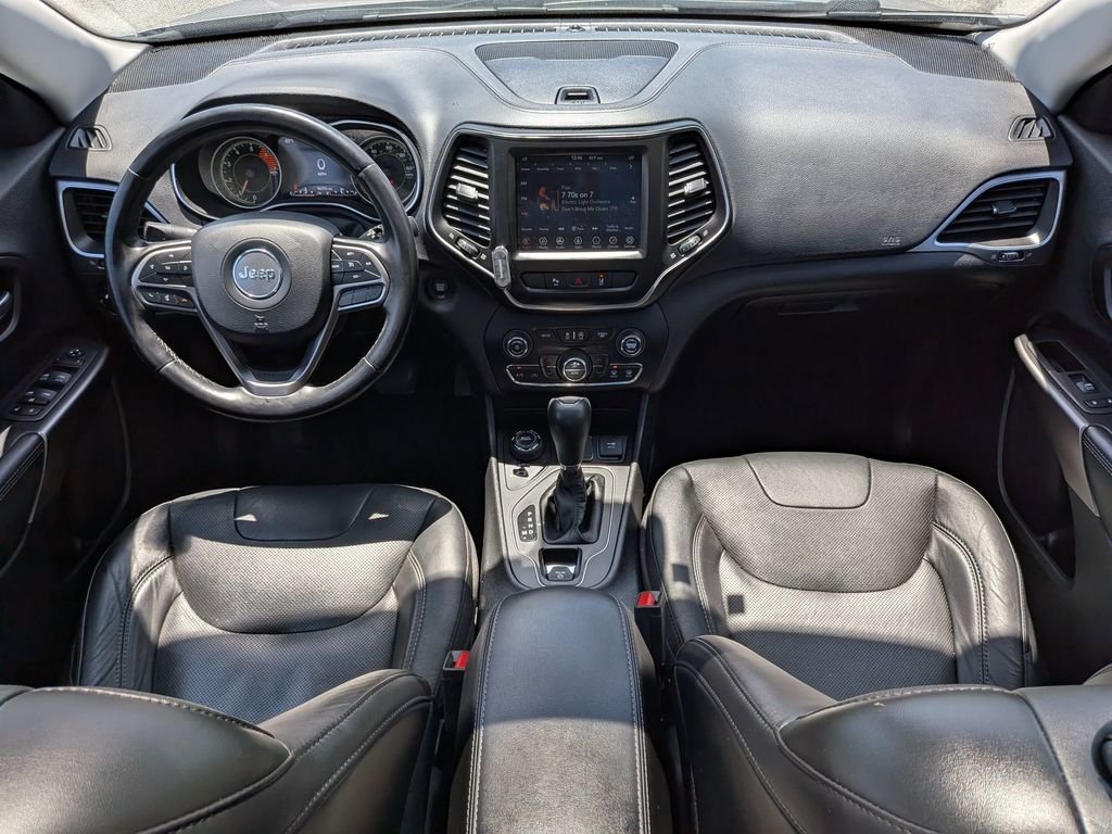 Used 2021 Silver Jeep Latitude Lux image 22