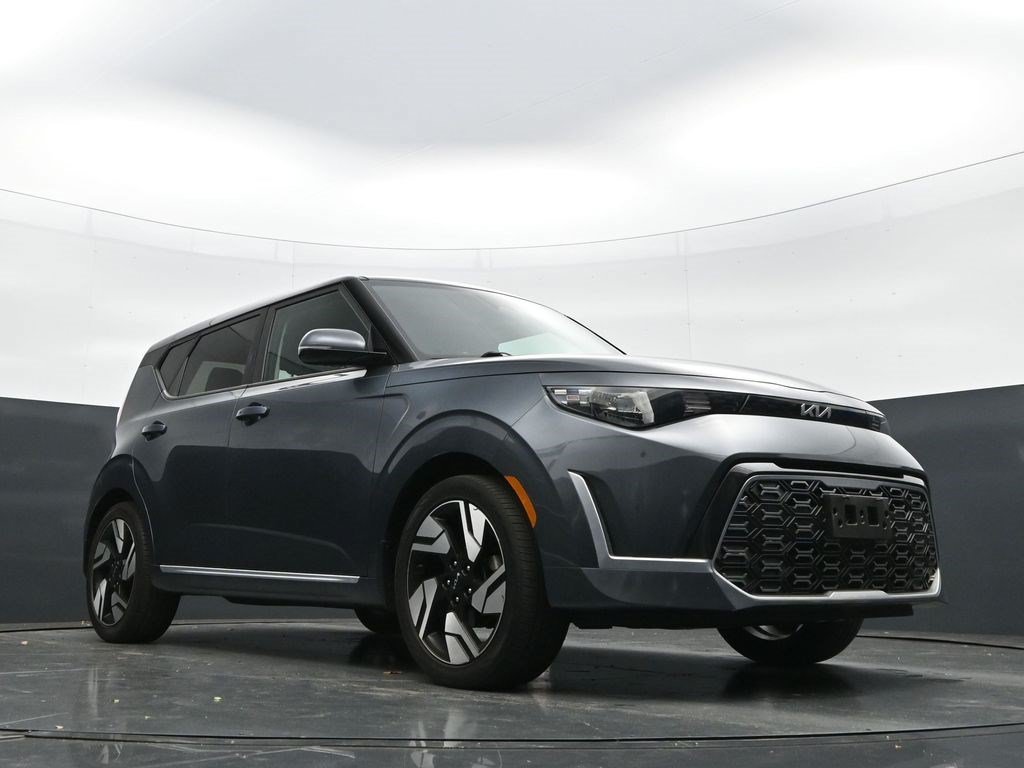 Used 2023 Gravity Gray Kia GT-Line image 25
