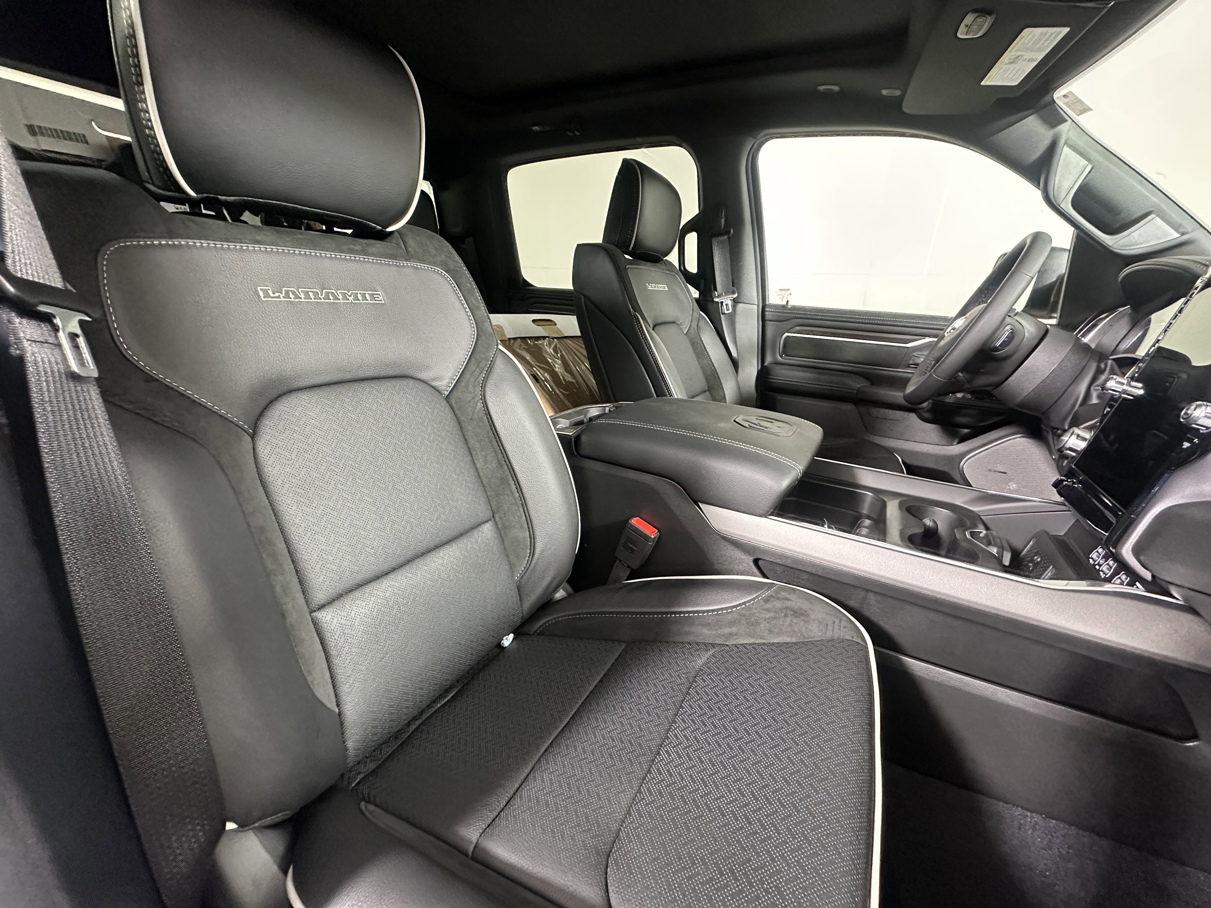2026 RAM 1500 Laramie - Photo 24